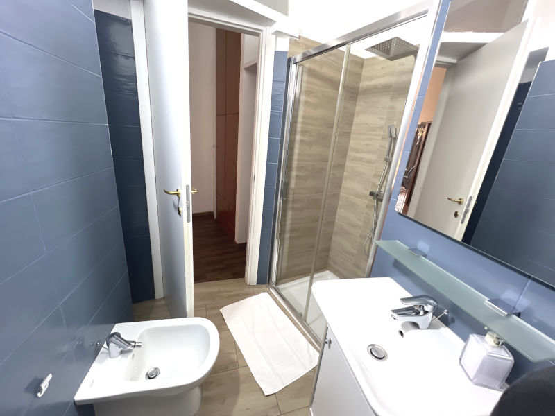 1121milanoflats_-_mono_lepetit_-_bagno_vista_porta