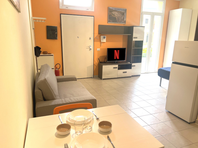 1194milanoflats-monobrandacastiglioni-tavolo