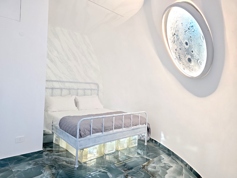 1204milanoflats_-_igloo_-_camera_con_luna