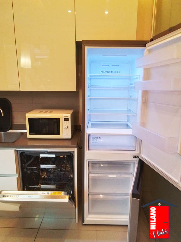 1423cucina-lavastoviglie-microonde-frigorifero-freezer-appartamento-via-golinelli-segrate-mi