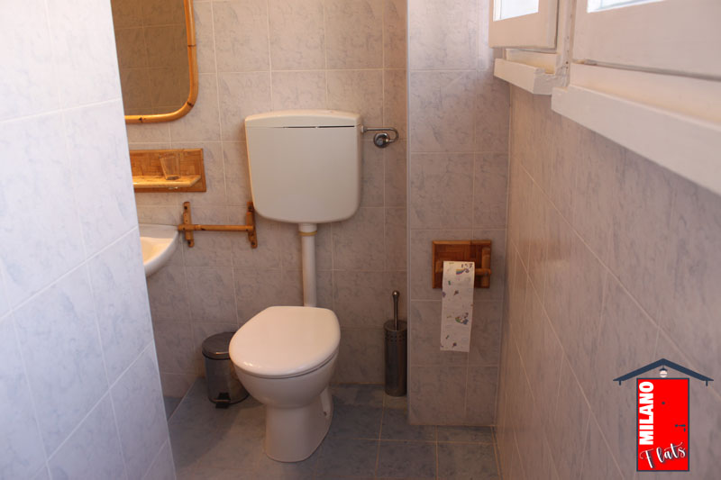 1504wc-bagno-completo-finestra-monolocale-airbnb-via-illirico-milano