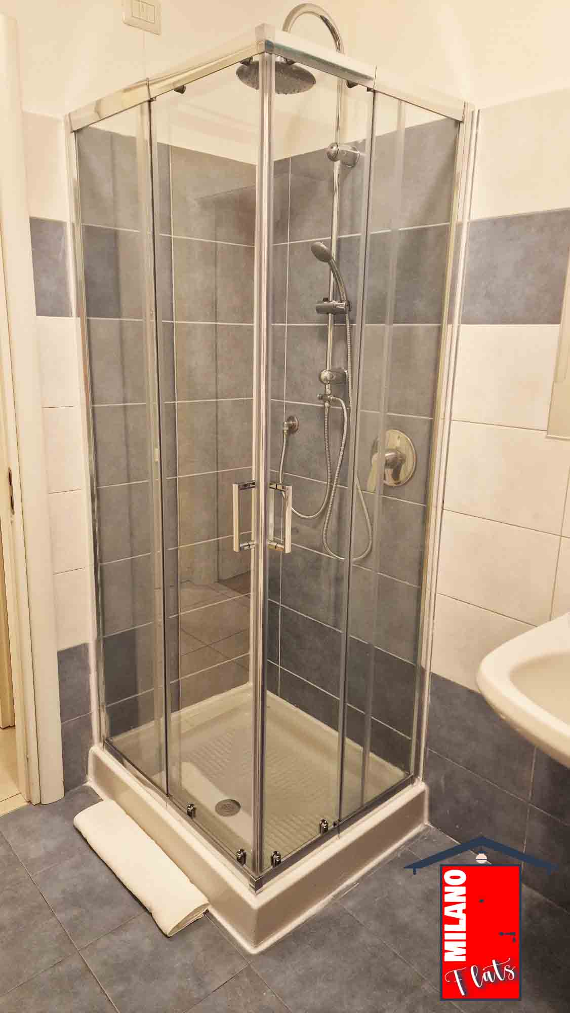 1563bagno-doccia--airbnb-villapizzone-milano