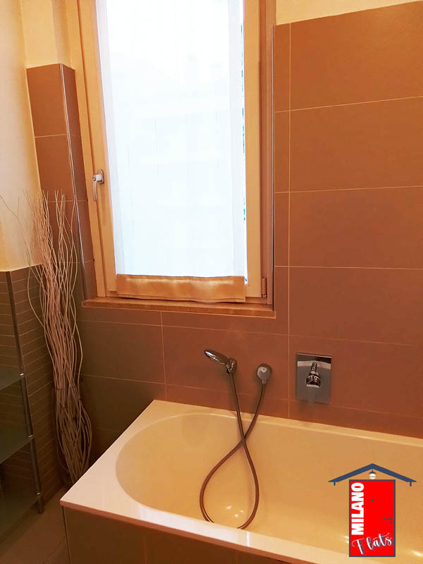 1669vasca-bagno-appartamento-via-golinelli-segrate-mi