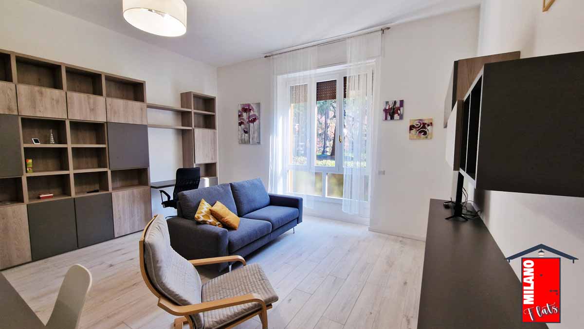 332soggiorno-divano-tv-angolo-studio-scrivania-casa-vacanze-residenza-fontanile-milano-due-segrate-mi