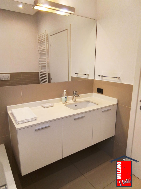 360bagno-completo-finestra-wc-bide-lavandino-vasca-appartamento-via-golinelli-segrate-mi