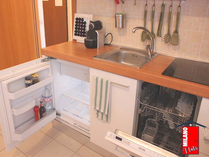 533cucina-frigorifero-lavastoviglie-nespresso-piastre-monolocale-airbnb-via-illirico-milano