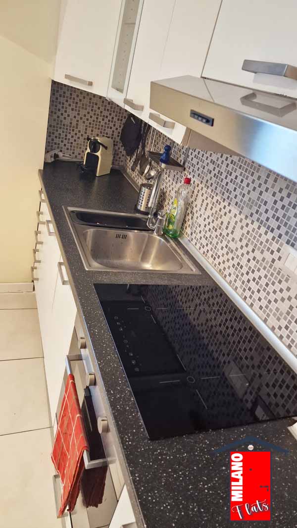 714piano-cucina-piastre-induzione-lavello-nespresso-airbnb-villapizzone-milano