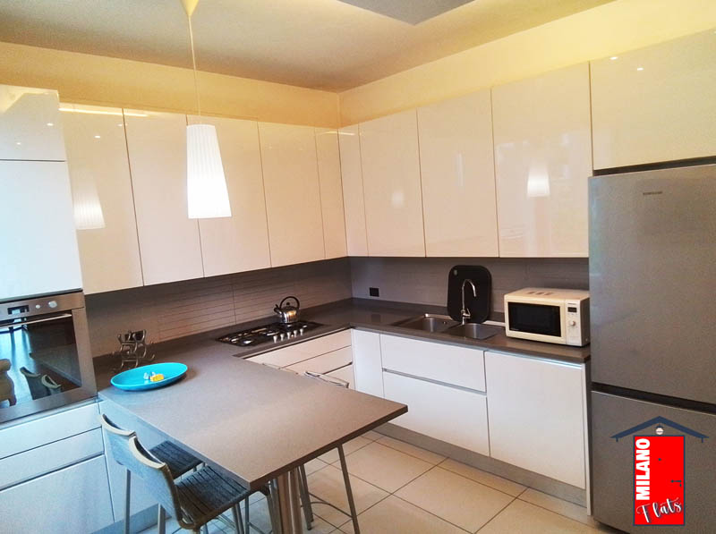 861cucina-abitabile-penisola-forno-microonde-lavastoviglie-frigorifero-freezer-fuochi-appartamento-via-golinelli-segrate-mi