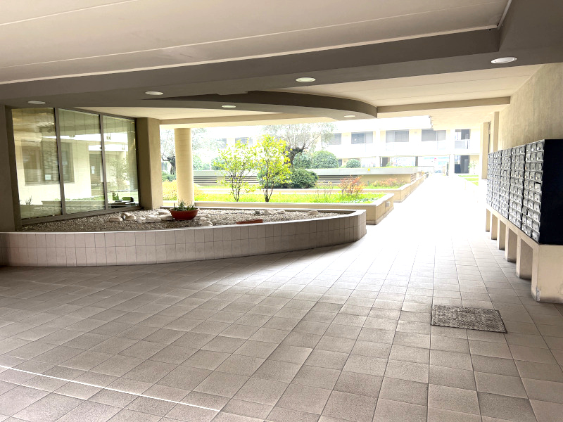 893bovisa303-_androne_condominiale