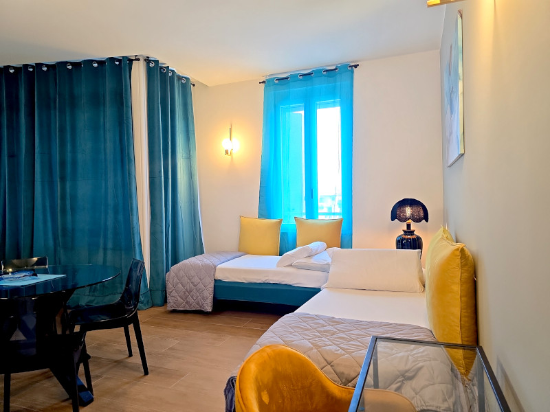 908milanoflats_-_washington_-_2singoli_soggiorno_tende_chiuse