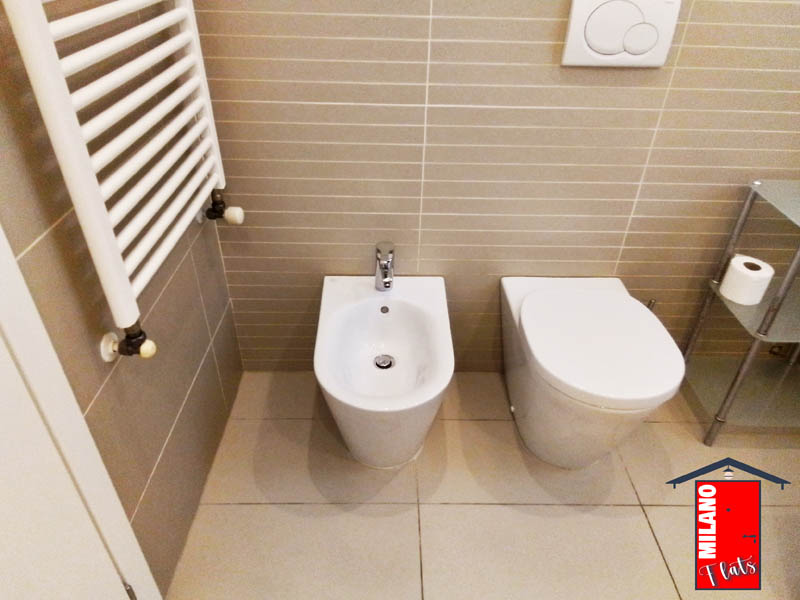 965bagno-completo-dettaglio-wc-bide-appartamento-via-golinelli-segrate-mi