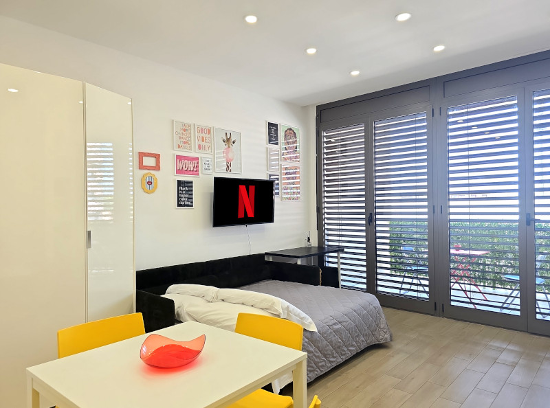 milanoflats_-_bovisatorre303_-_divano_letto_con_tapparelle